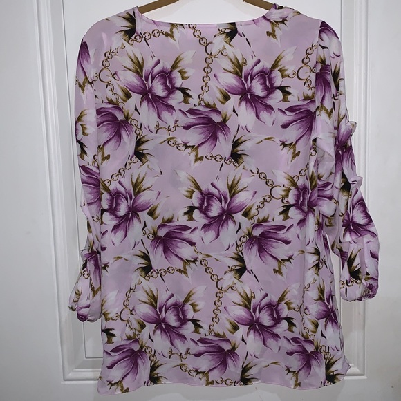 NWT! Beautiful Floral Blouse - Picture 4 of 6